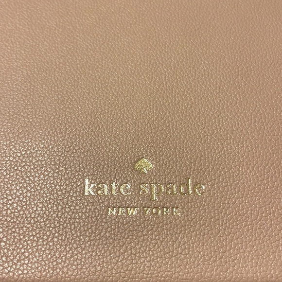 Kate Spade Max Duffel Crossbody. NWT. Color warm beige - Picture 3 of 3